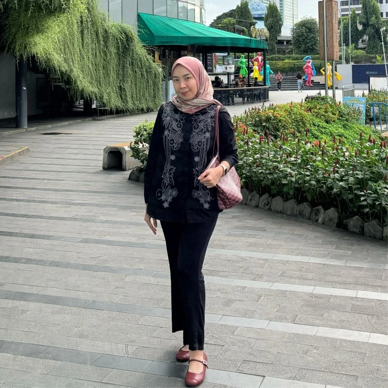 Alifah Azhar Nurhazmi - Digital Marketer & Stay at home mom